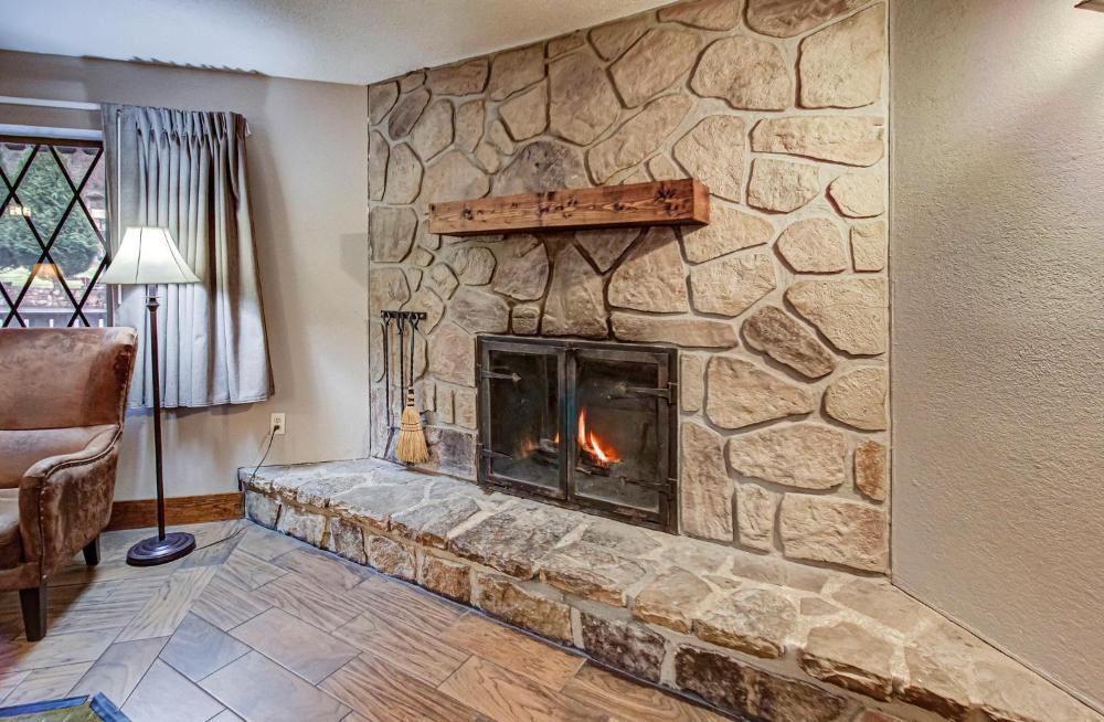 Honeymoon Suite interior