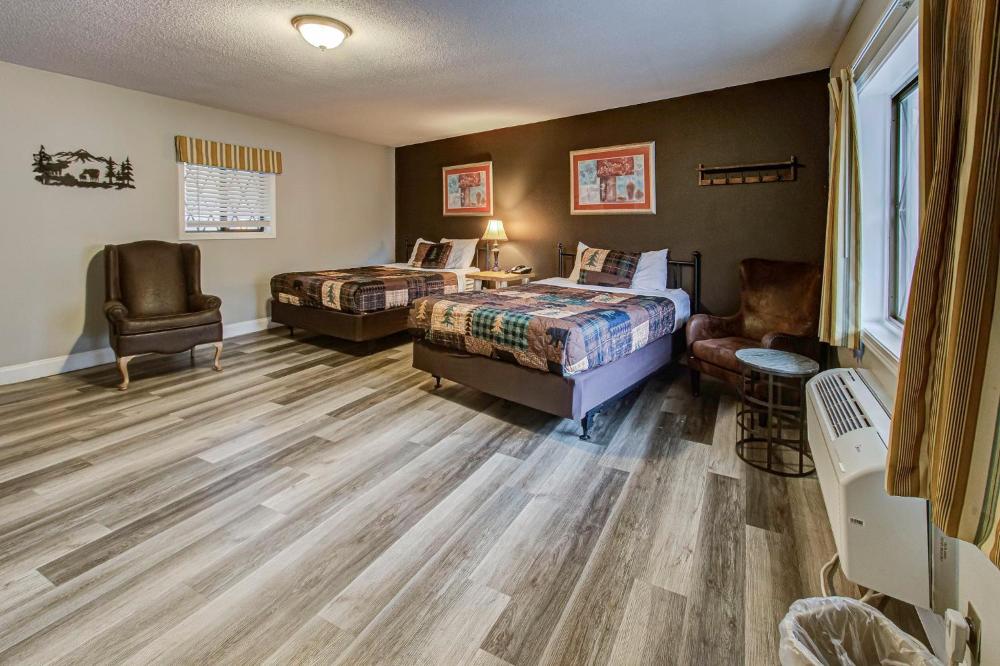 Standard Double Room with Two Queen Beds interior